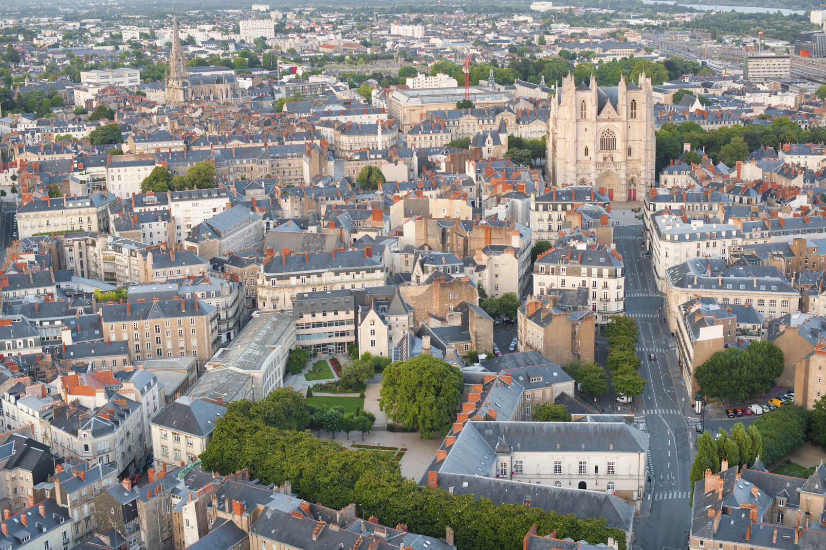 Une vue sur la ville de Nantes et sa Cathédrale Saint-Pierre-et-Saint-Paul 