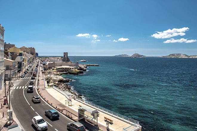 run along the Corniche