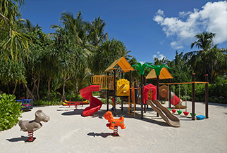 Maldives kids club:Pullman Maamutaa Resort children’s pool and playground