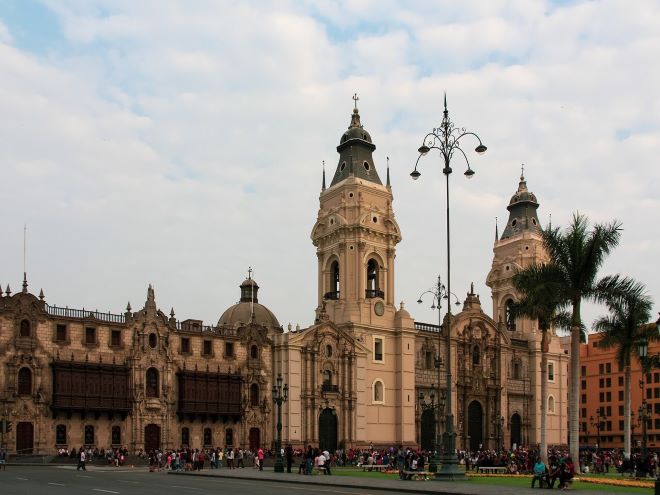 Catedral de Lima é uma das atrações famosas do centro histórico da capital peruana