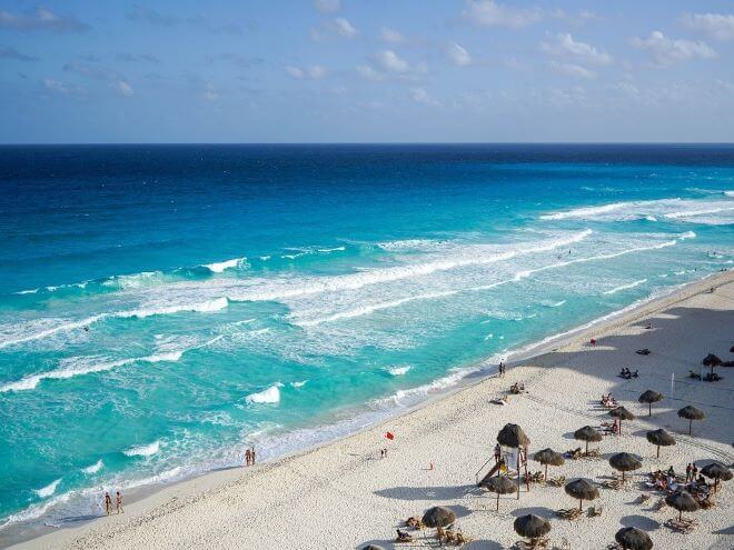 Praia em Cancún no México é destino perfeito para viajar em março