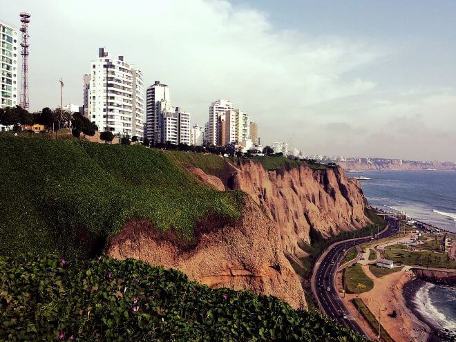 Foto panorámica de la costa de Miraflores