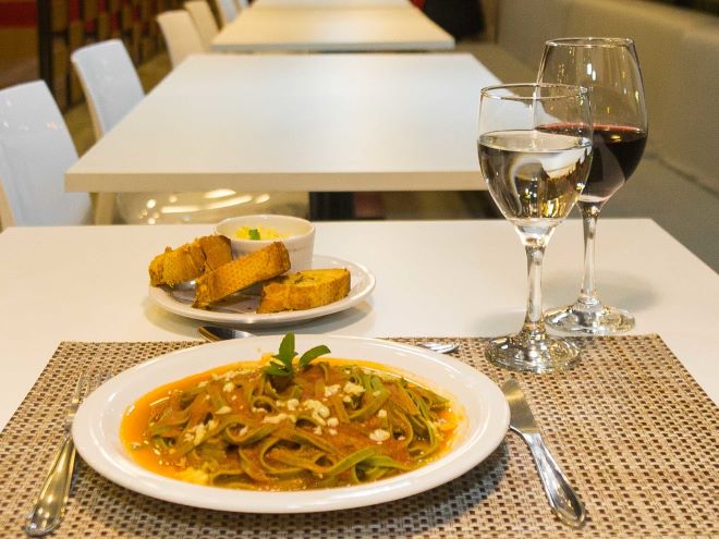Restaurante do hotel ibis Lorena é ótima opção para comer na cidade paulista