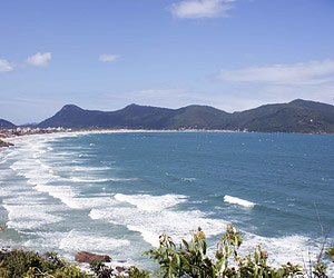 Aprender a surfar nas melhores ondas do Brasil 