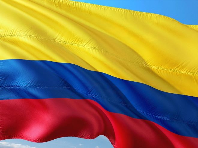 Bandeira da Colômbia ao vento, país que vai sediar Copa América de Futebol Feminino 2022