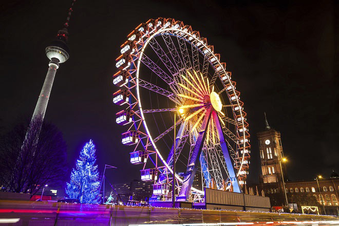 Surveying Berlin's Christmas sights
