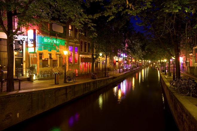 Canale di notte ad Amsterdam