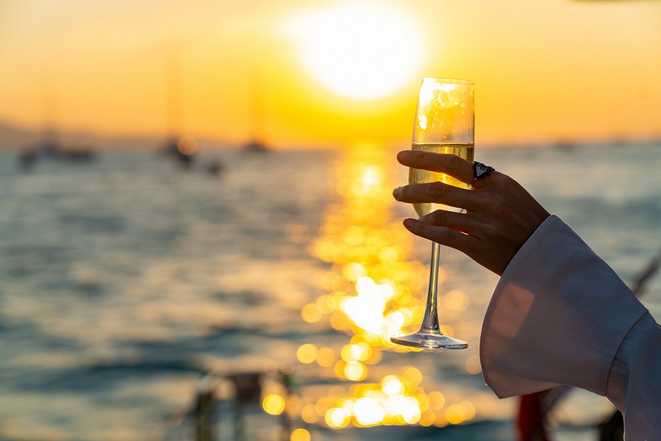 Champagne e vista para o mar