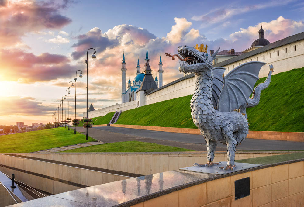 Зилант напротив Казанского Кремля