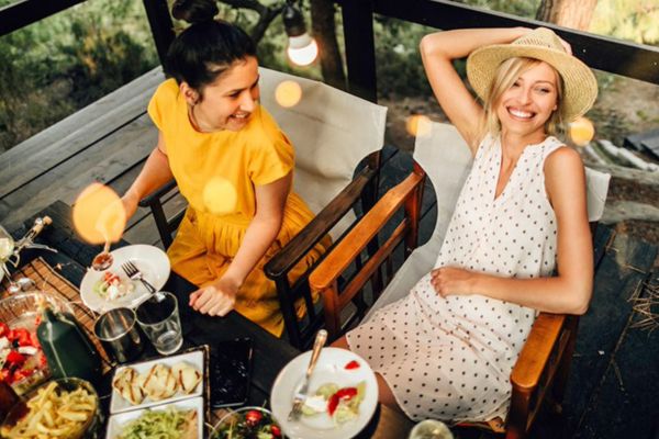 Friends dining together 