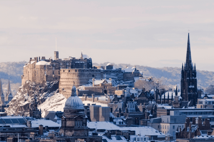 Edinburgh Castle mit Schnee