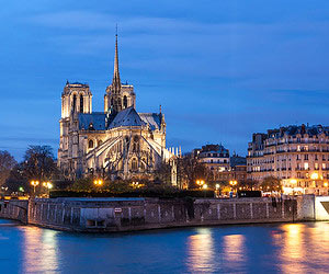 Avoir une vue panoramique de la ville illuminee                                        à Paris                                    