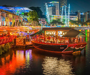 Avoir une vue panoramique de la ville illuminée à Singapour                          