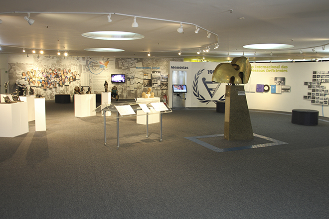 Sala de exposição do Memorial da Inclusão