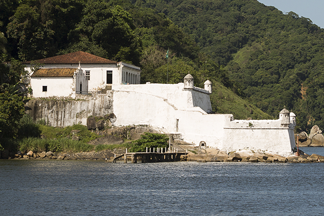 A Capela fica ao lado da Fortaleza			