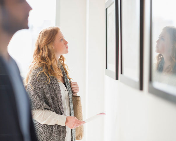 Vrouw in Kunsthalle Wenen