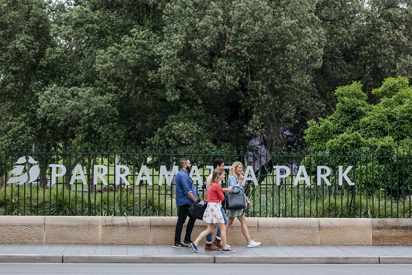 Friends enjoying a visit to Parramatta Park in Western Sydney