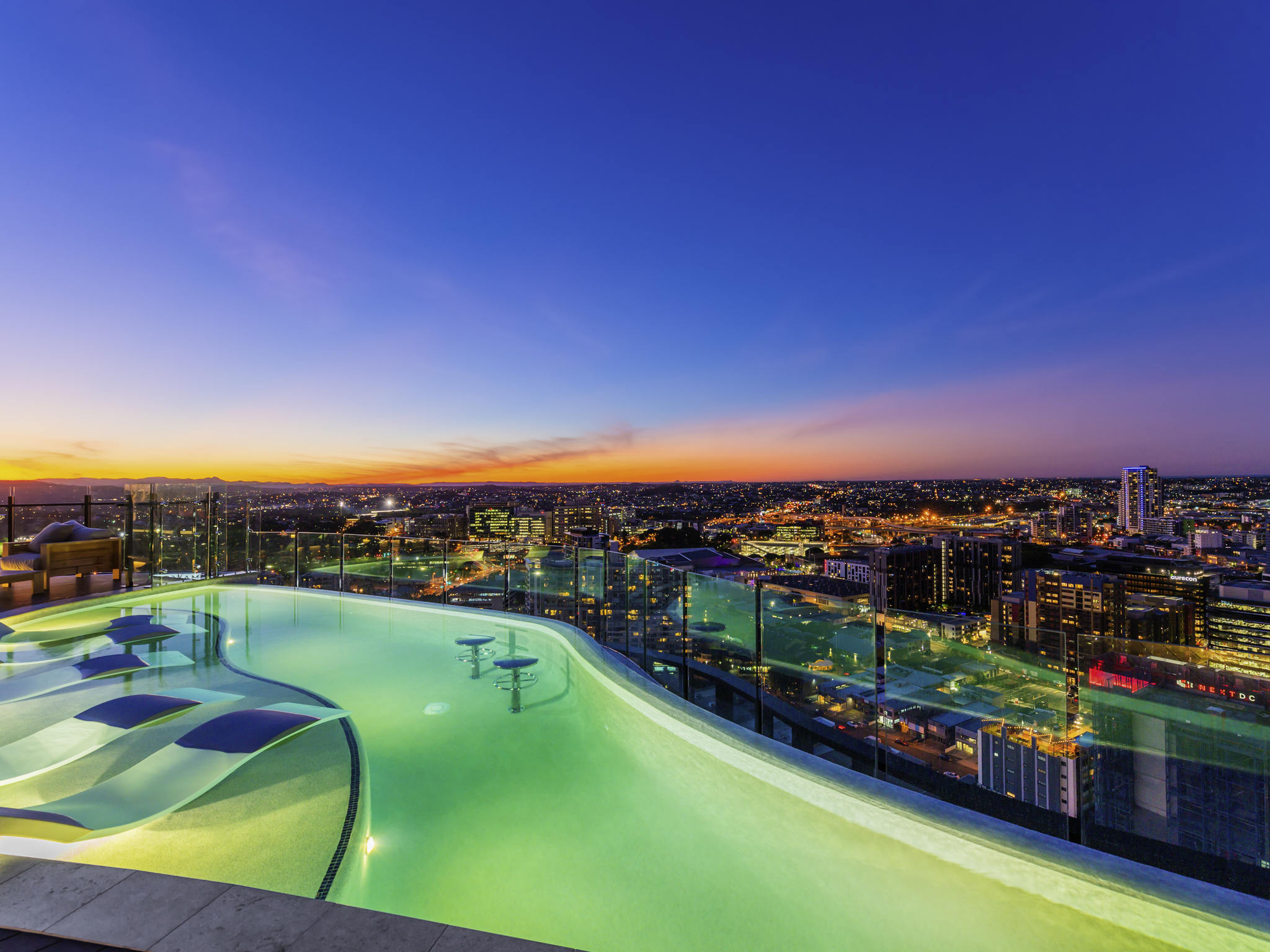 Heated skyline pool at FV Brisbane by Peppers