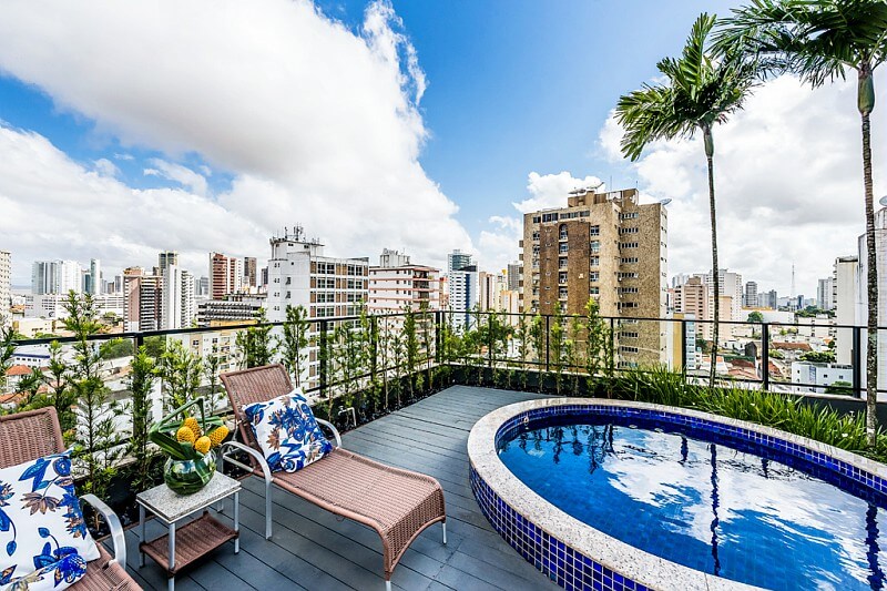 Terraço do Hotel Grand Mercure Belém do Pará com piscina