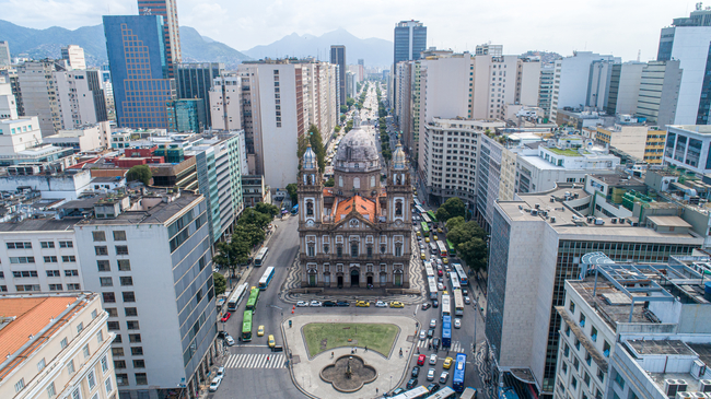 Igreja Nossa Senhora da Candelária vista aérea no centro do Rio de Janeiro