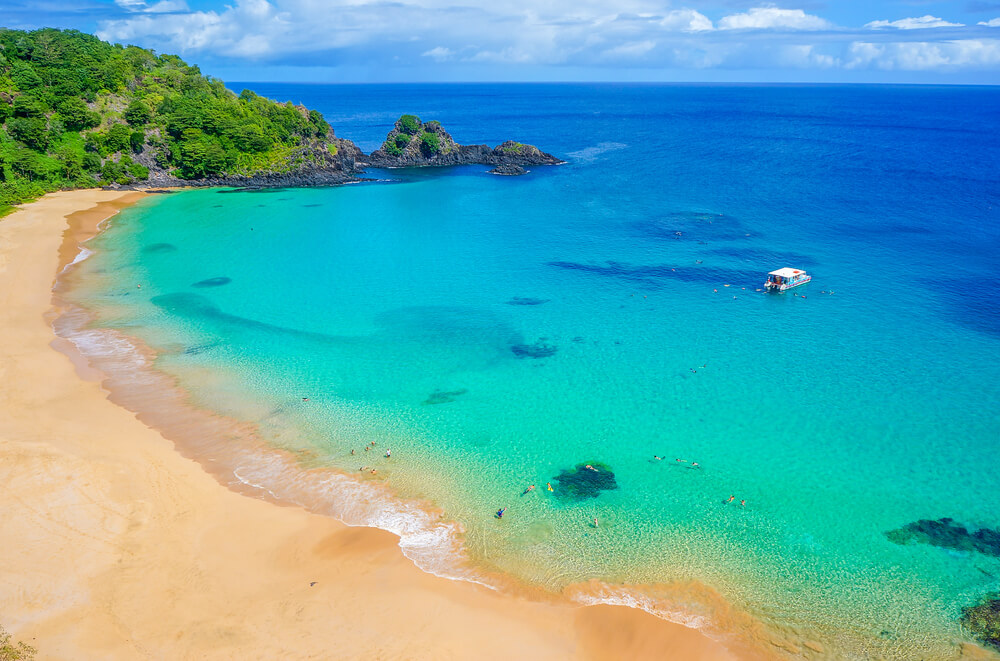 as melhores praias do Brasil têm um lindo mar azul 