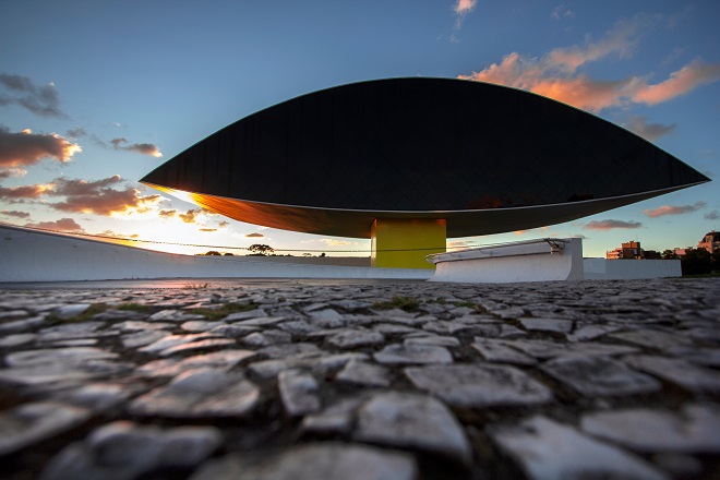 Museu Oscar Niemeyer (MON) em Curitiba, Paraná, Brasil.