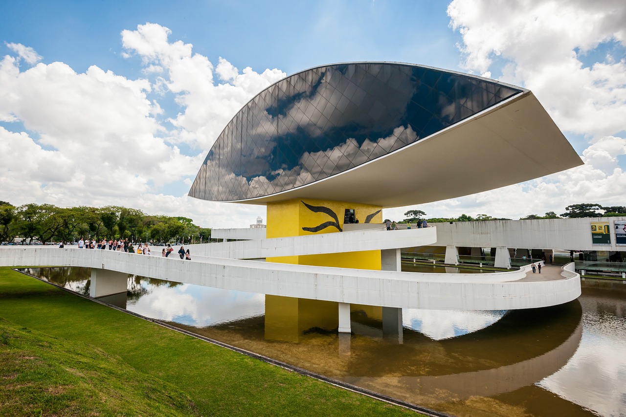 Museu do Olho: Museu Oscar Niemeyer (MON)