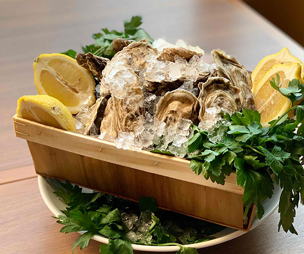 The benefits of dining on weekdays? Enjoying fine de claire oysters on promotion