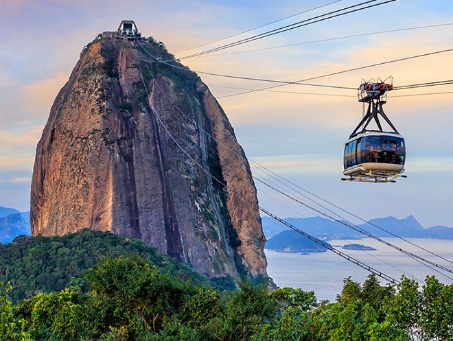 Pão de Açúcar com seus bondinhos: cartão postal do Rio de Janeiro