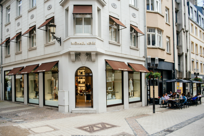 Moderne winkels in historische gebouwen