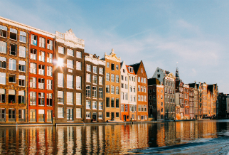 Unieke Amsterdamse huizen aan de gracht