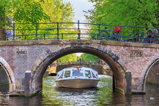 Aanschouw Amsterdam vanaf het water