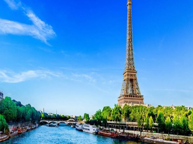 Passeio de barco no Rio Sena em Paris é dica para Dia dos Namorados