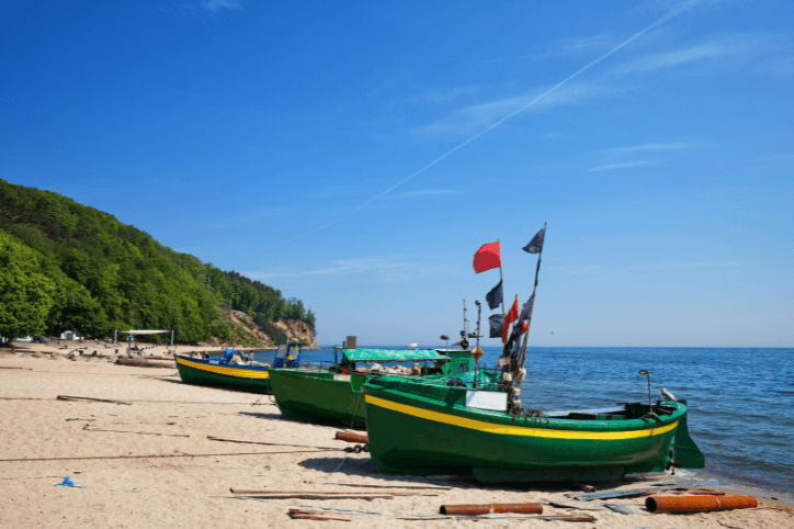 Ostseestrand mit Fischerbooten in Gdynia