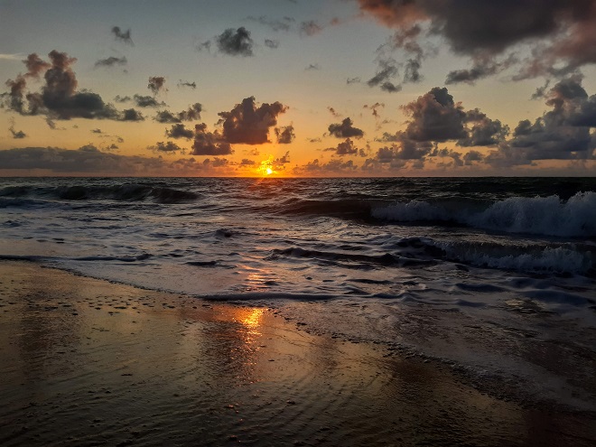 Pôr do sol na Praia dos Carneiros em Pernambuco