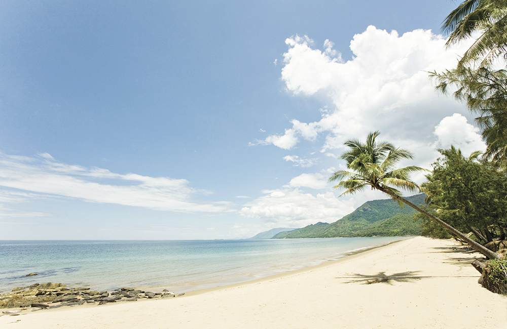 Port Douglas Beach - Tourism Australia