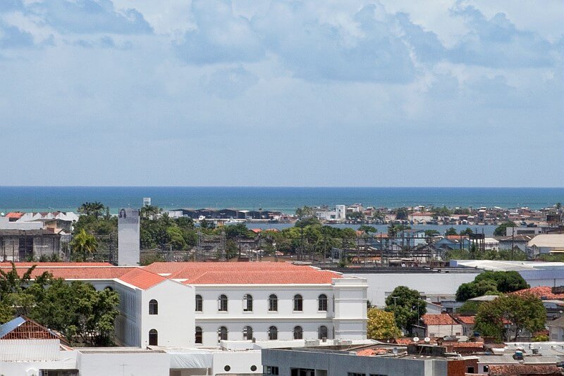 Recife: a veneza brasileira com seu mar, suas árvores e sua arquitetura