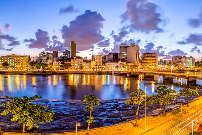 Recife às margens do Rio Capibaribe