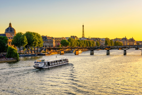 Romantisches Wochenende in Paris: Dinner auf der Seine