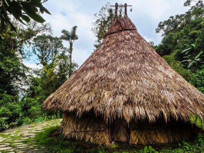 Foto de las casas de los indios Koguis, ubicada en la Ciudad Perdida, en Sierra Nevada de Santa Marta, en Colombia.