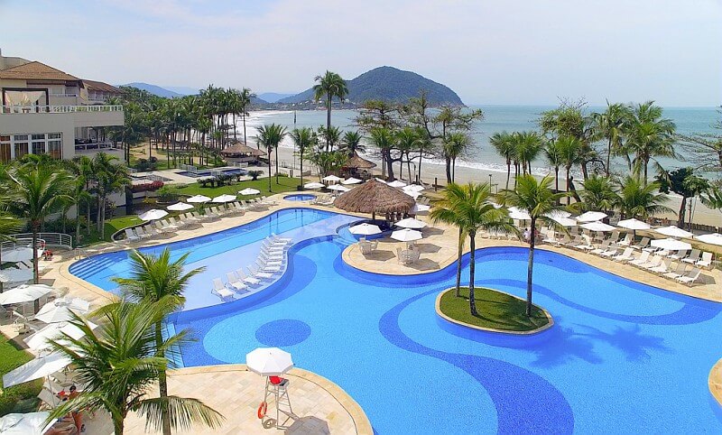 Piscina do Hotel Sofitel Guarujá Jequitimar com vista para a praia