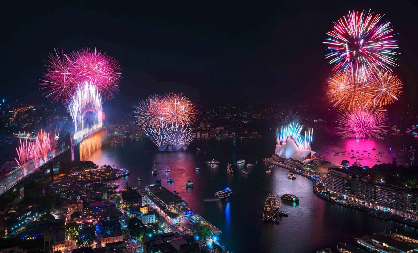 Spectacular fireworks across Sydney Harbour for New Years Eve