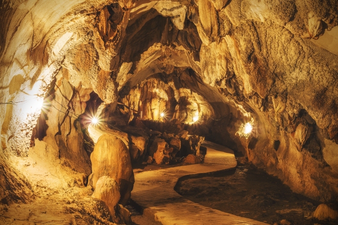 Tham chang cave vang vieng