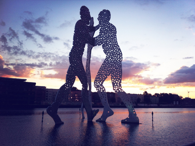 Urban art with Molecule Man