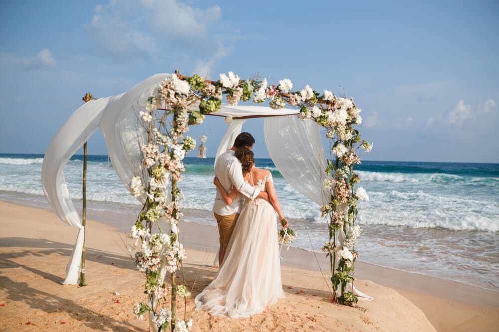 casamento na praia vantagens e desvantagens