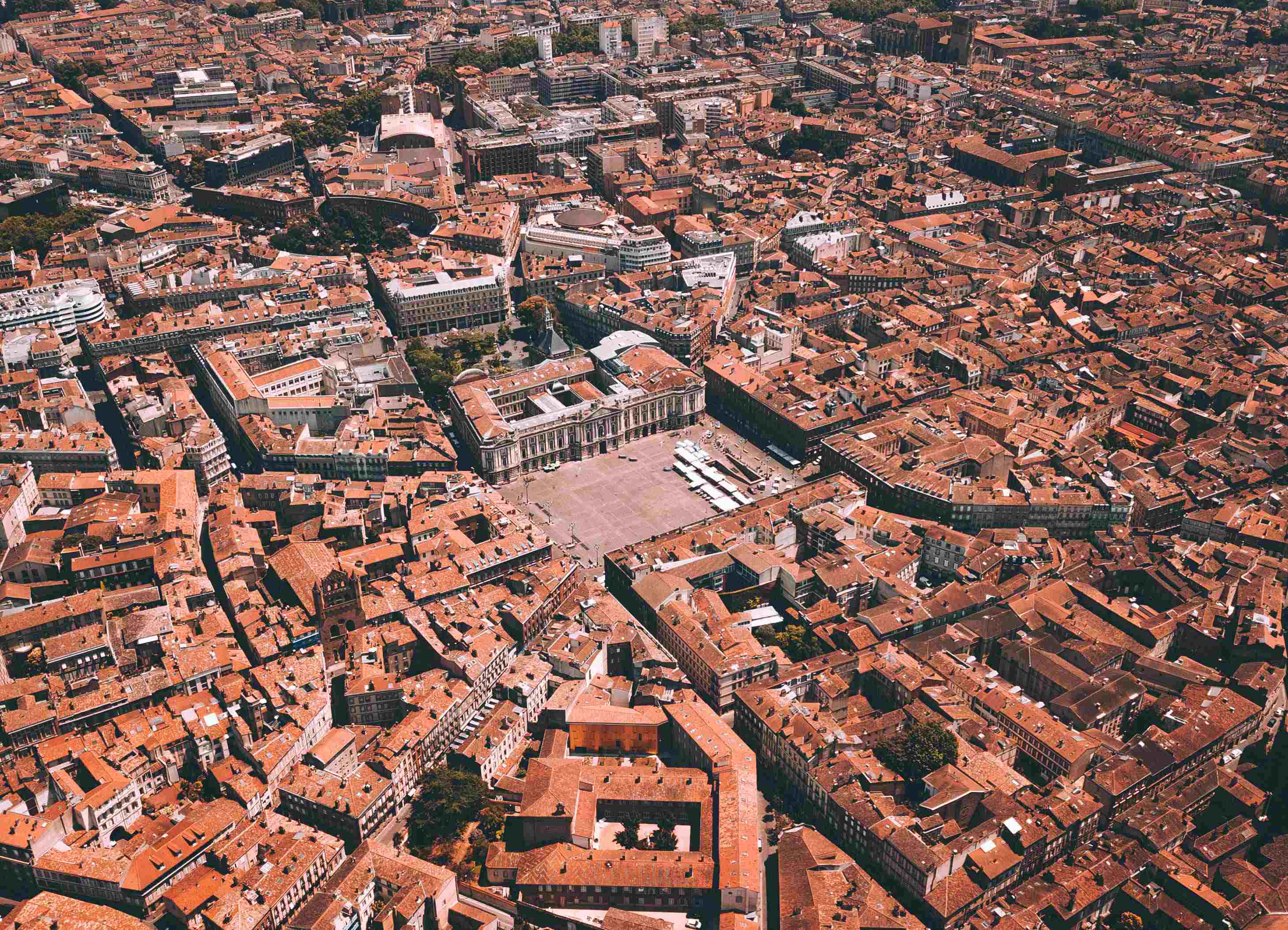 Vue aérienne de la Place du Capitole à Toulouse, France