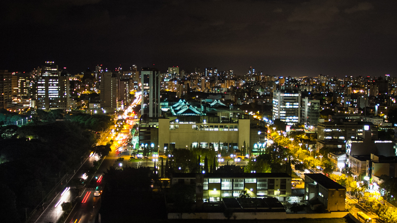 Vista noturna de Porto Alegre